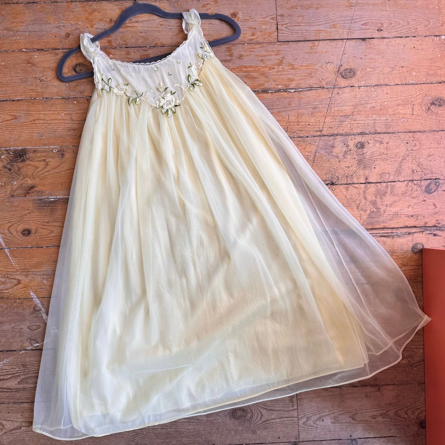 1960’s Nylon Double Layer Embroidered Negligée UK 10-14