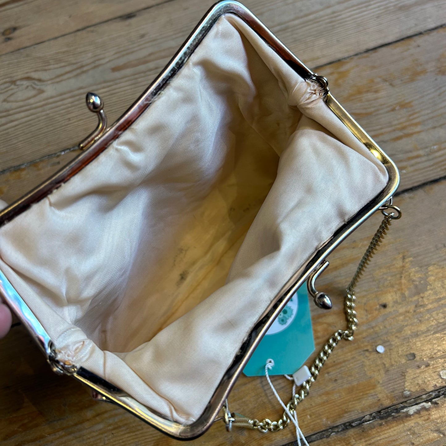 1960’s Metallic Pale Gold Kiss Clasp Bag