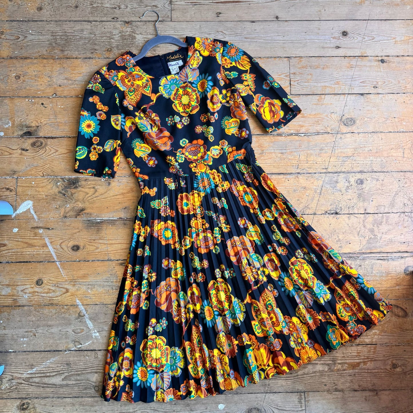 1960’s Flower Power Pleated Mini Dress UK 10