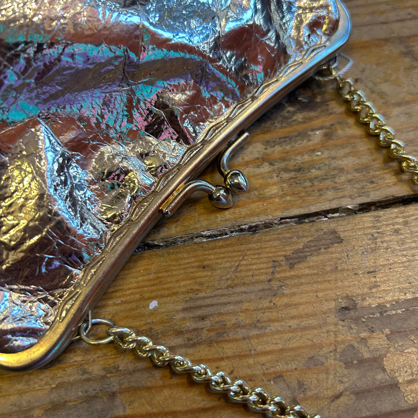 1960’s Metallic Pale Gold Kiss Clasp Bag